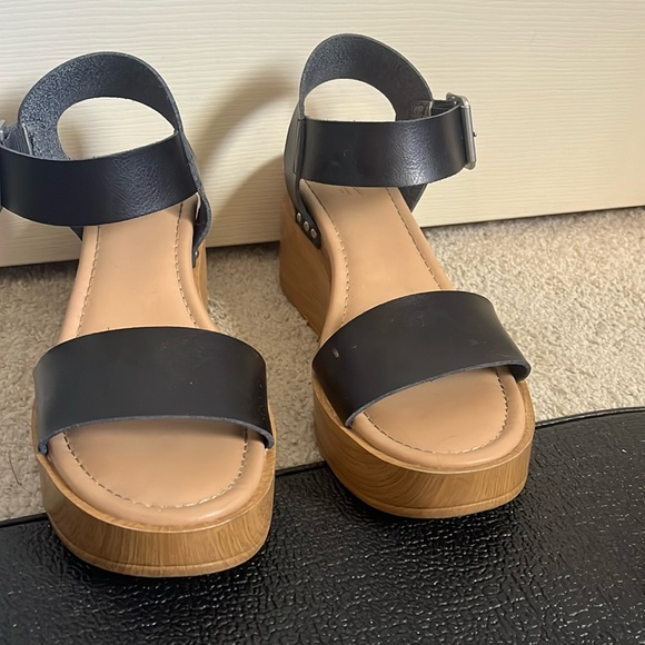 Black platforms - Picture 2 of 3